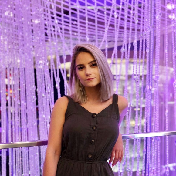 Meet your Posher, Amanda - Picture 1 of 4